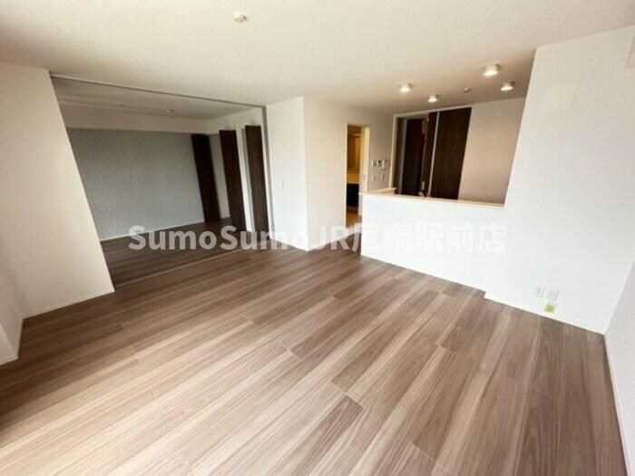 物件内観写真4　(ゆったり過ごせる居間です)