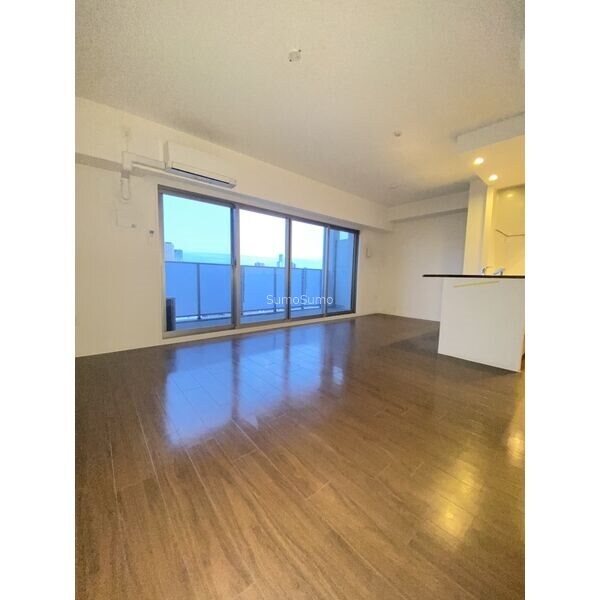 物件内観写真6　(おしゃれな居間です)