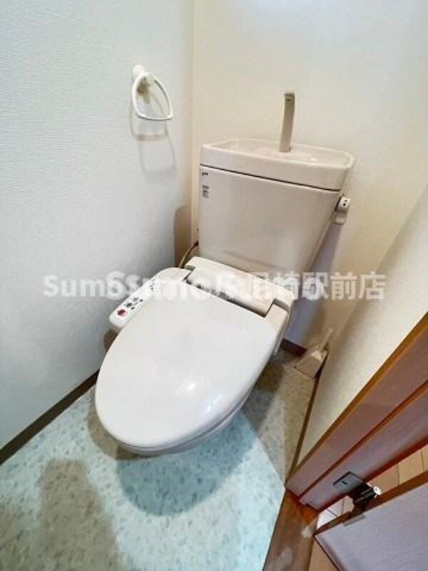 トイレ(落ち着いた色調のトイレです)