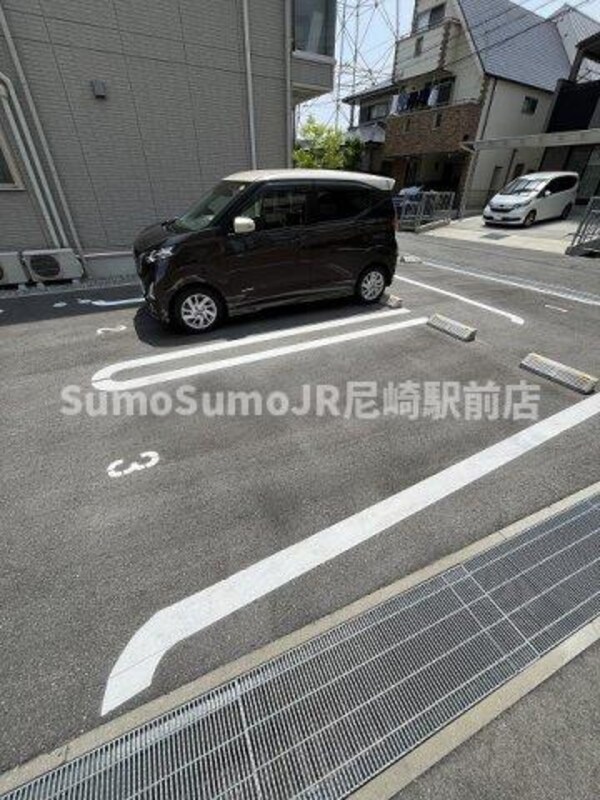 駐車場(駐車場に車を止められます)