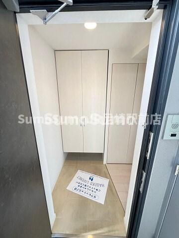 物件内観写真5　(明るい玄関です)