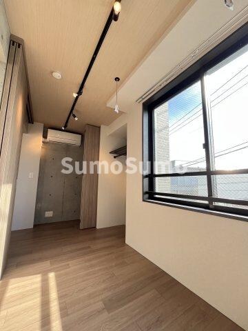 物件内観写真20　(広くて明るい寝室)