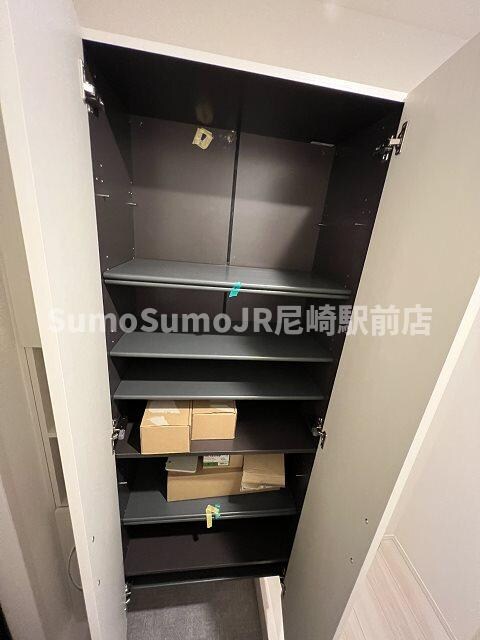 物件内観写真13　(収納豊富です)