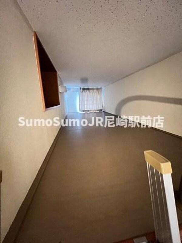 寝室(落ち着いて過ごせるお部屋なので、寝室にいかがでしょうか)