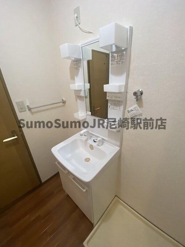 独立洗面台(独立洗面台、小物を置くことができて便利です)