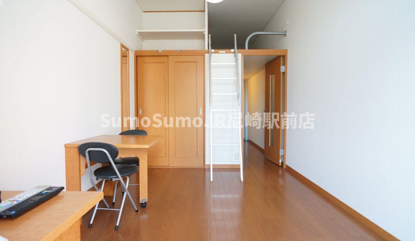 物件内観写真7　(ゆったりとしたリビングです)