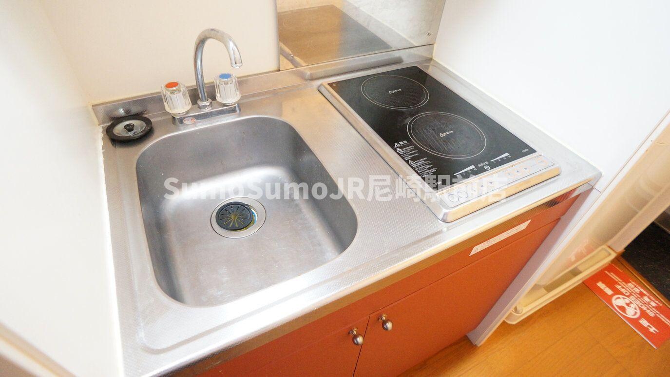 物件内観写真11　(コンパクトなキッチンで掃除もラクラク)