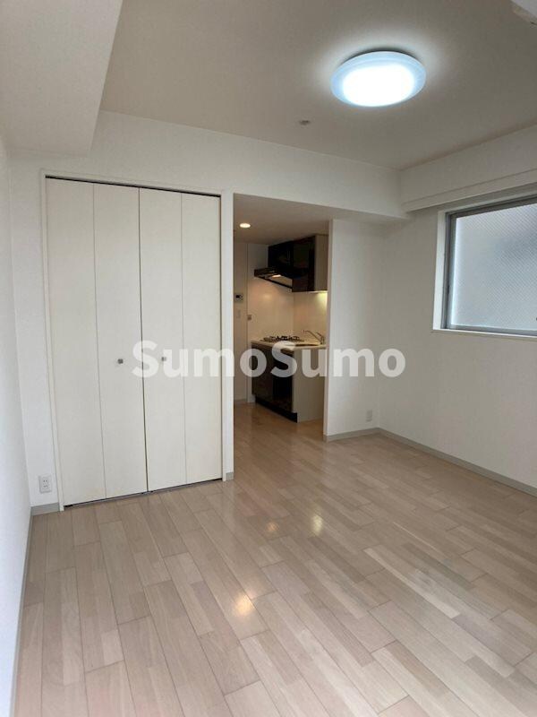 物件内観写真5　(こちらのリビングで趣味の時間をお楽しみください)