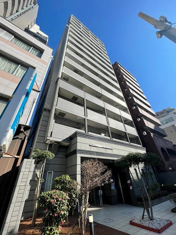 物件外観写真1　(落ち着いた雰囲気の外観です)