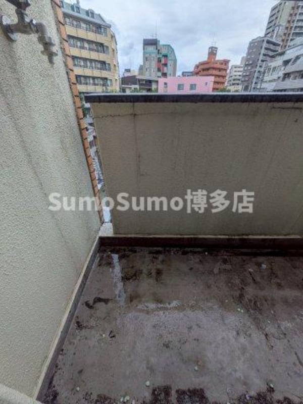 バルコニー(バルコニーからの眺めを楽しみながら食事をしませんか)