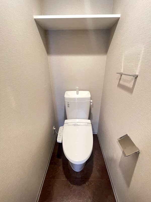トイレ(落ち着いた色調のトイレです)