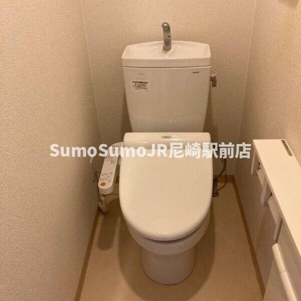 トイレ(落ち着いた色調のトイレです)