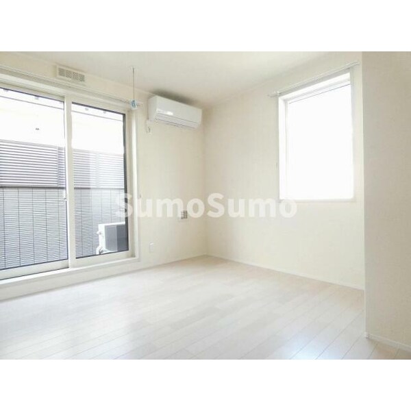 居室(こちらのリビングで趣味の時間をお楽しみください)