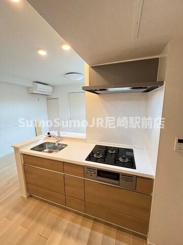 物件内観写真5　(コンパクトなキッチンで掃除もラクラク)