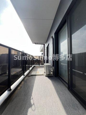 物件内観写真12　(外からの目が気にならないバルコニーで洗濯物が干せます)