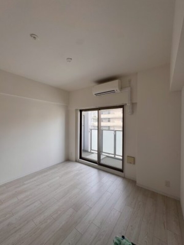 寝室(落ち着いて過ごせるお部屋なので、寝室にいかがでしょうか)