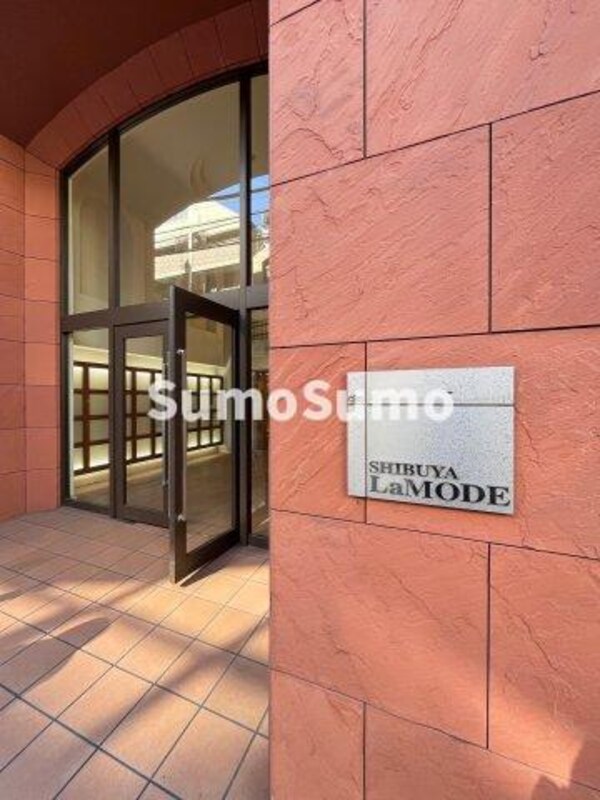 エントランス(ゆとりのあるエントランスです)