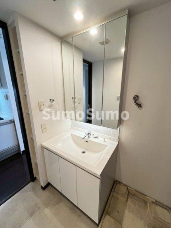 洗面・脱衣所(明るい洗面所です)