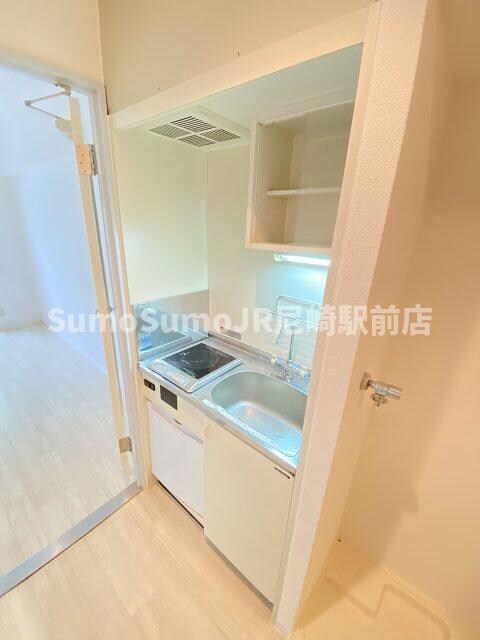 物件内観写真6　(コンパクトなキッチンで掃除もラクラク)