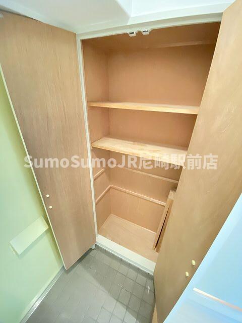 物件内観写真13　(収納豊富です)