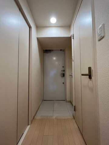 物件内観写真5　(落ち着いた玄関です)