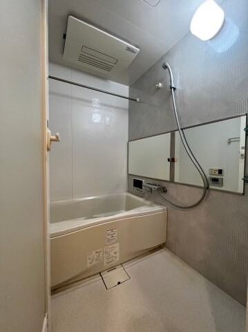 物件内観写真19　(日々の疲れを癒すお風呂付です)