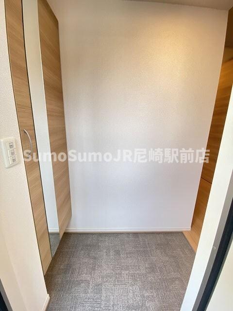 物件内観写真2　(落ち着いた玄関です)