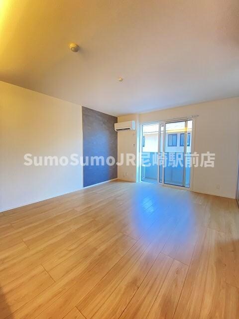 物件内観写真23　(使いやすい居間です)