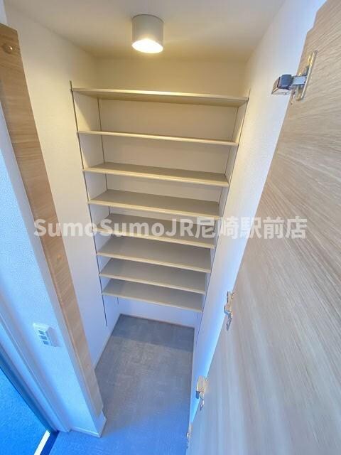 物件内観写真27　(大きなスペースがあり、収納には困りません)