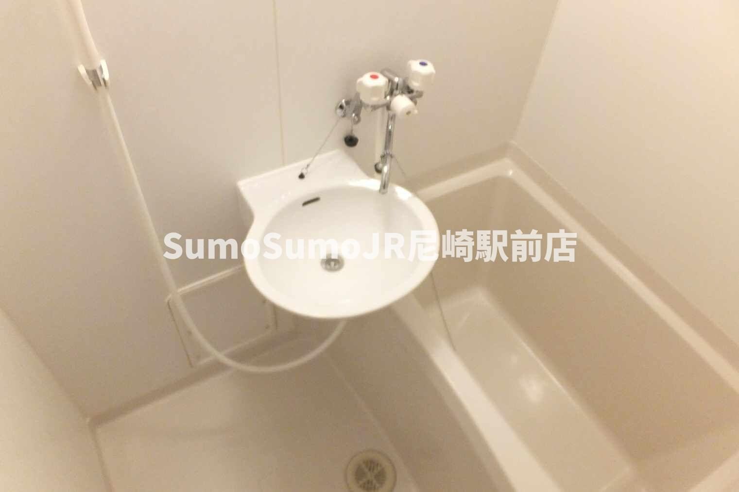 物件内観写真6　(スペースが確保できる洗面所です)