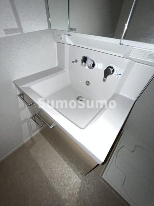 独立洗面台(独立洗面台あり、毎朝おしゃれに忙しい女性の方におすすめです)