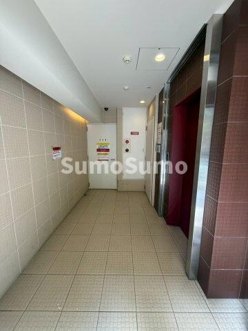 物件外観写真3　(清潔なロビーです)