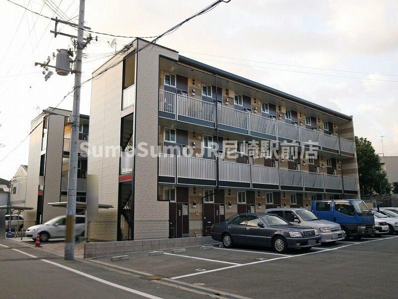 物件外観写真1　(外観は落ち着いています)