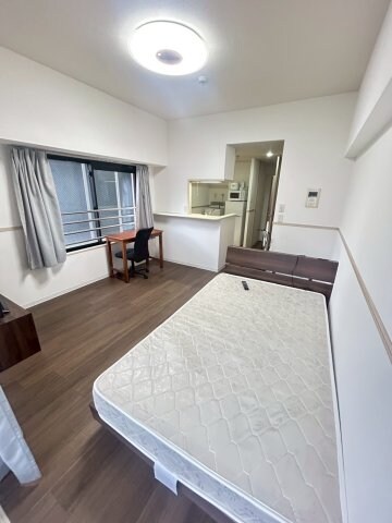 物件内観写真7　(開放的な寝室です)