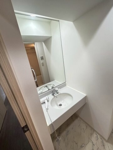 物件内観写真11　(忙しい朝には欠かせない洗面所です)