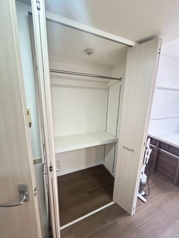 物件内観写真12　(大きなスペースがあり、収納には困りません)