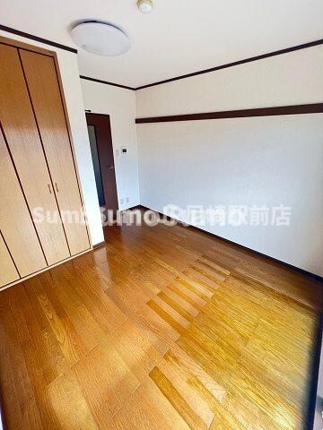 物件内観写真6　(ゆったりとした居間です)