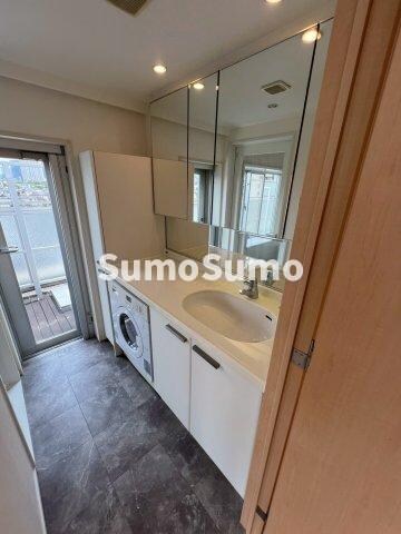 物件内観写真8　(コンパクトで使いやすい洗面所)