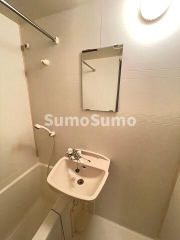 物件内観写真12　(コンパクトで使いやすい洗面所)