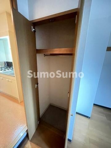 物件内観写真15　(小物を収納するのに便利です)