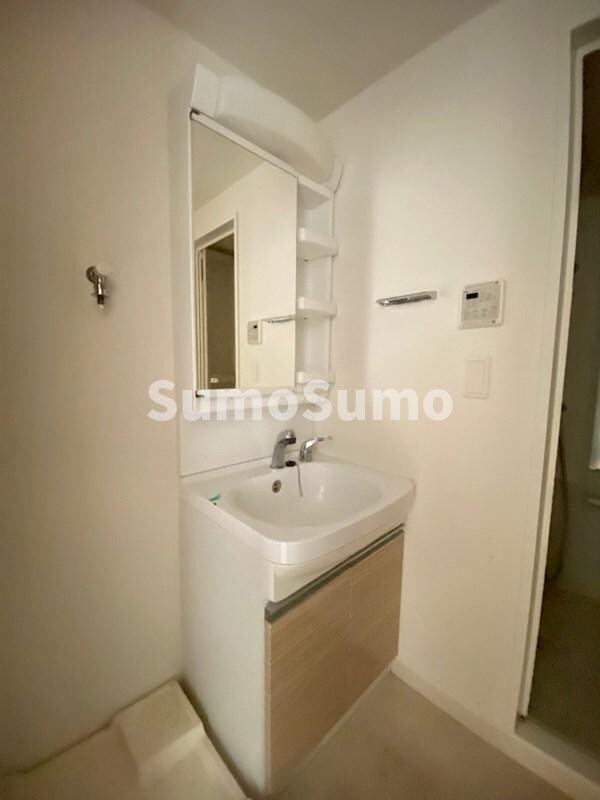 物件内観写真10　(忙しい朝には欠かせない洗面所です)