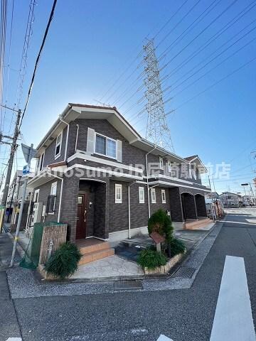 物件外観写真1　(落ち着いた雰囲気の外観です)