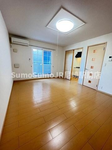 物件内観写真14　(ゆったりとしたリビングです)