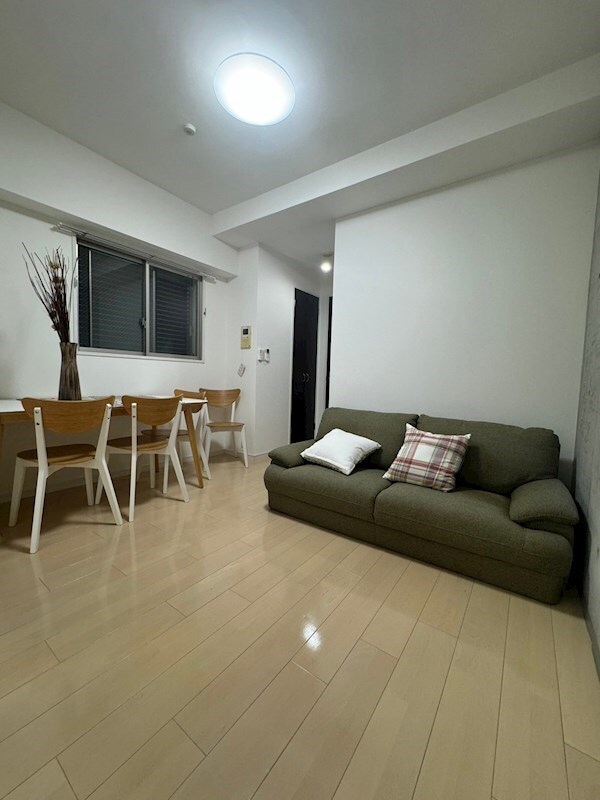 物件内観写真17　(こちらの居間で趣味の時間をお楽しみください)