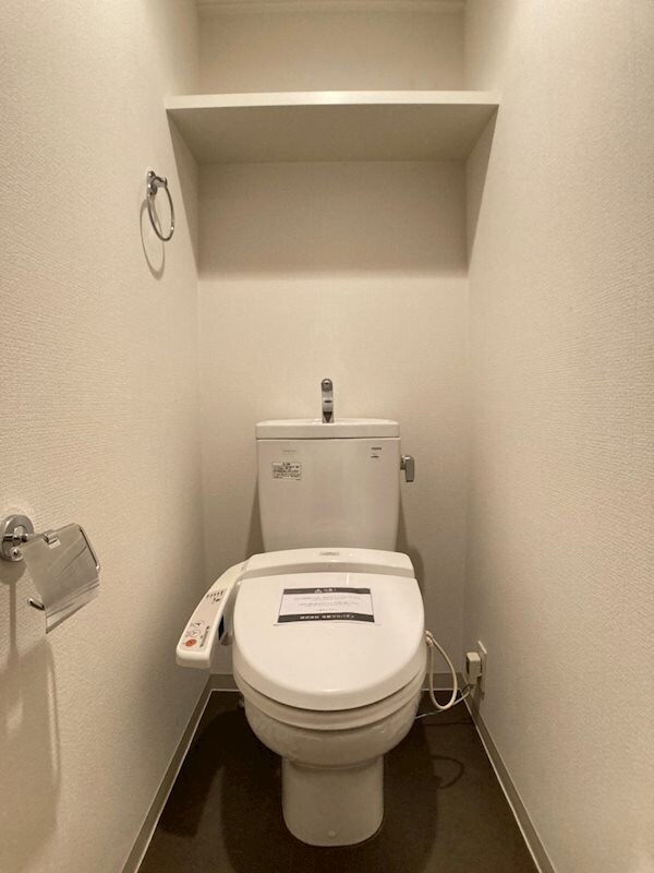 トイレ(コンパクトで使いやすいトイレです)