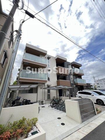 物件外観写真1　(落ち着いた雰囲気の外観です)