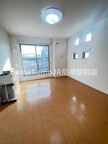 物件内観写真3　(ゆったり過ごせるリビングです)