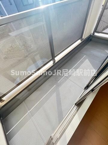 物件内観写真7　(広々としたバルコニーです)