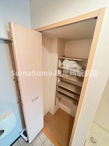 物件内観写真12　(便利な収納スペースです)
