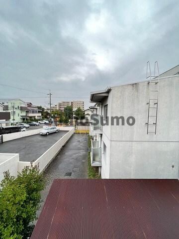 物件内観写真8　(暖かな日差しのふりそそぐバルコニー)